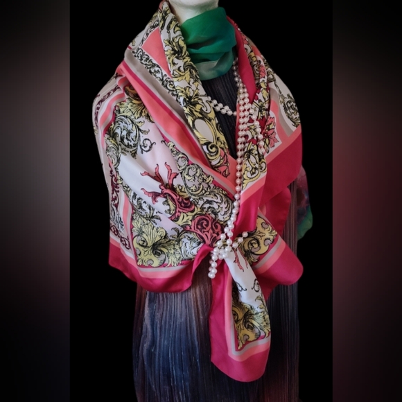 H & M Baroque Scarf Wrap Cyclamen Rose Square Patterns 34x34 Poly EUC - Picture 1 of 11